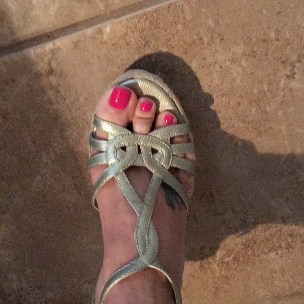 BCBG Gold summer sandals Size 8.5